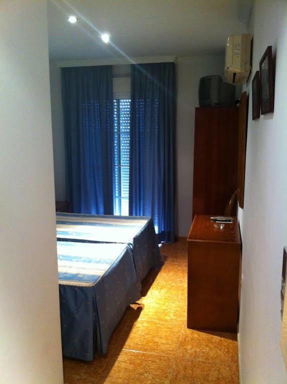 Hostal El Puerto Caleta De Velez Extérieur photo